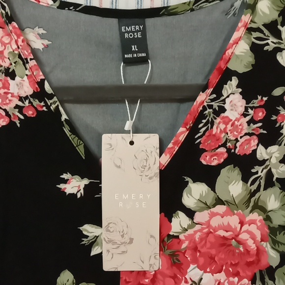 4  Emery Rose Summer Tops - Picture 4 of 10